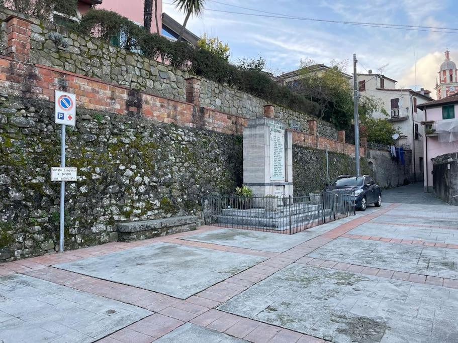 Tra Alpi Apuane E Cinque Terre.. Casetta Renata! Villa Valeriano Lunense Bagian luar foto